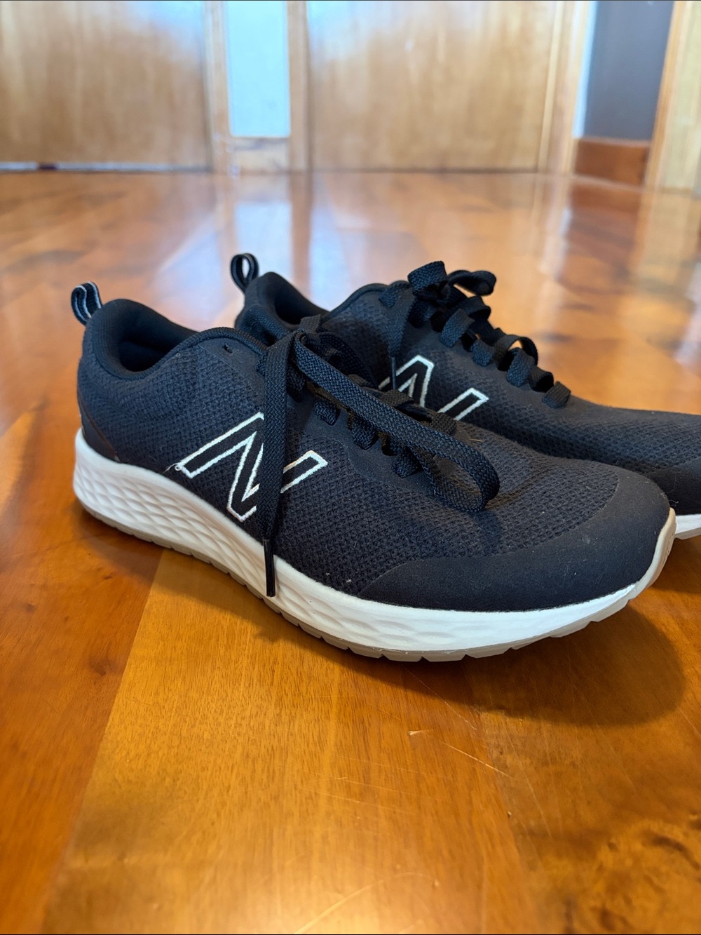NWOT - New Balance Womens Black and White Athletic Shoes - Size 6.5